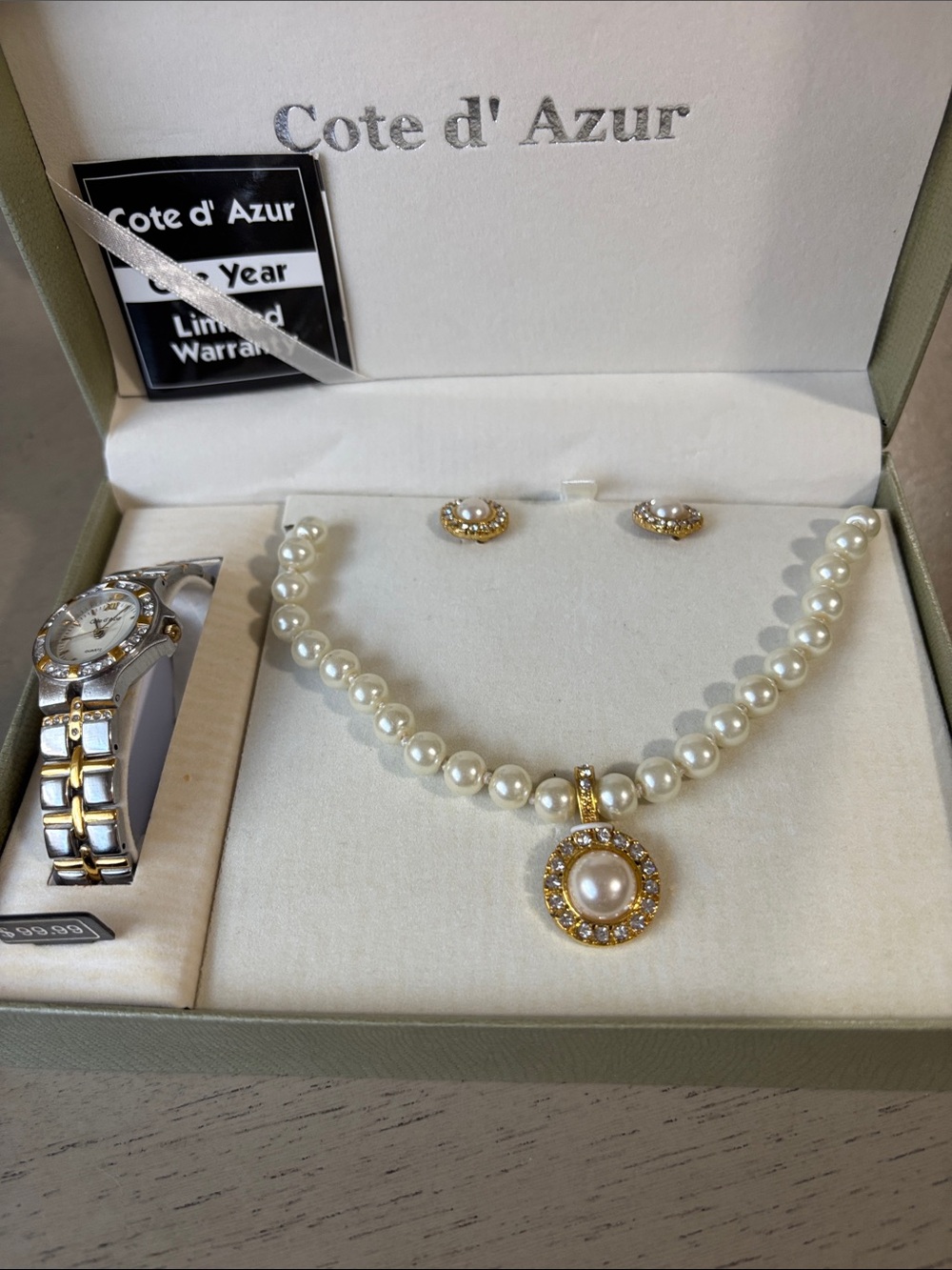 Pearl Necklace Set with Gold Accents